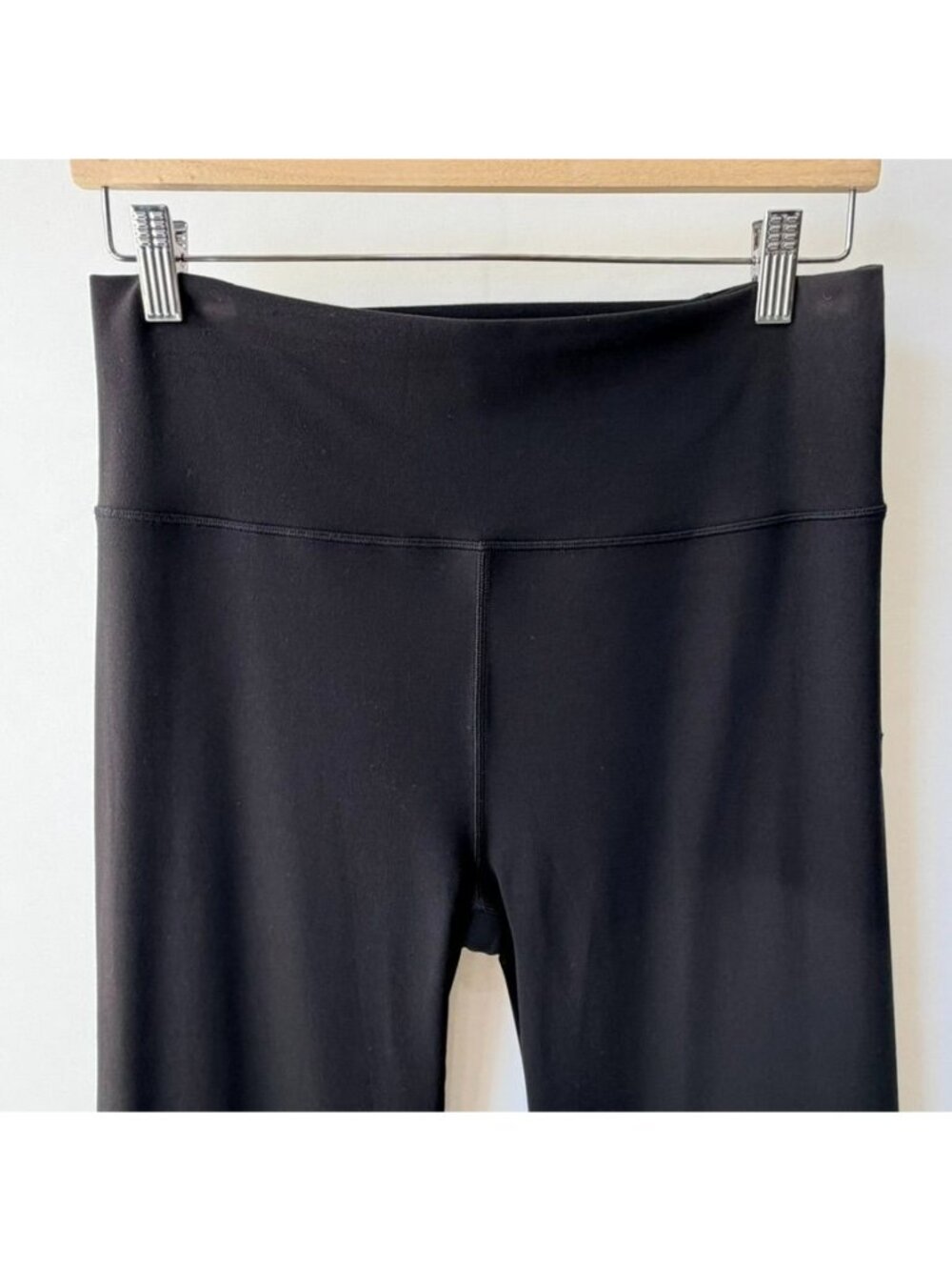 Vuori AllTheForm Flare Black Performance Pants Women's Size XL A168 - Picture 2 of 10